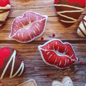 Valentine Kiss Hanging Decoration